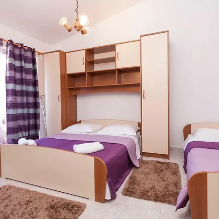Ana Apartment *