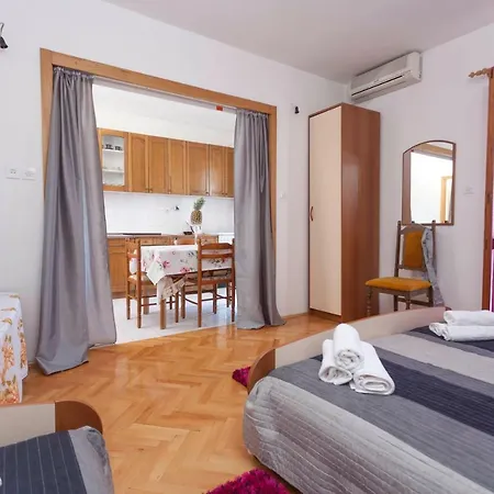 Apartment Ana *