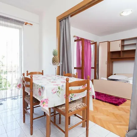 Apartment Ana *
