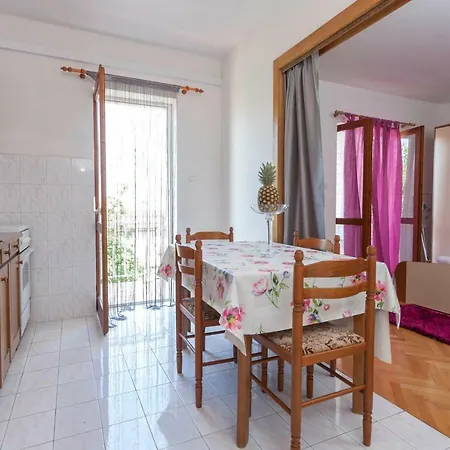 Ana Apartment *