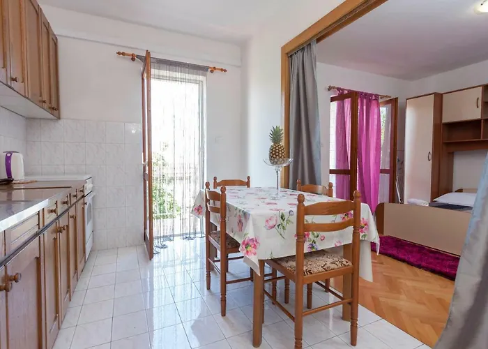 Ana Apartamento *